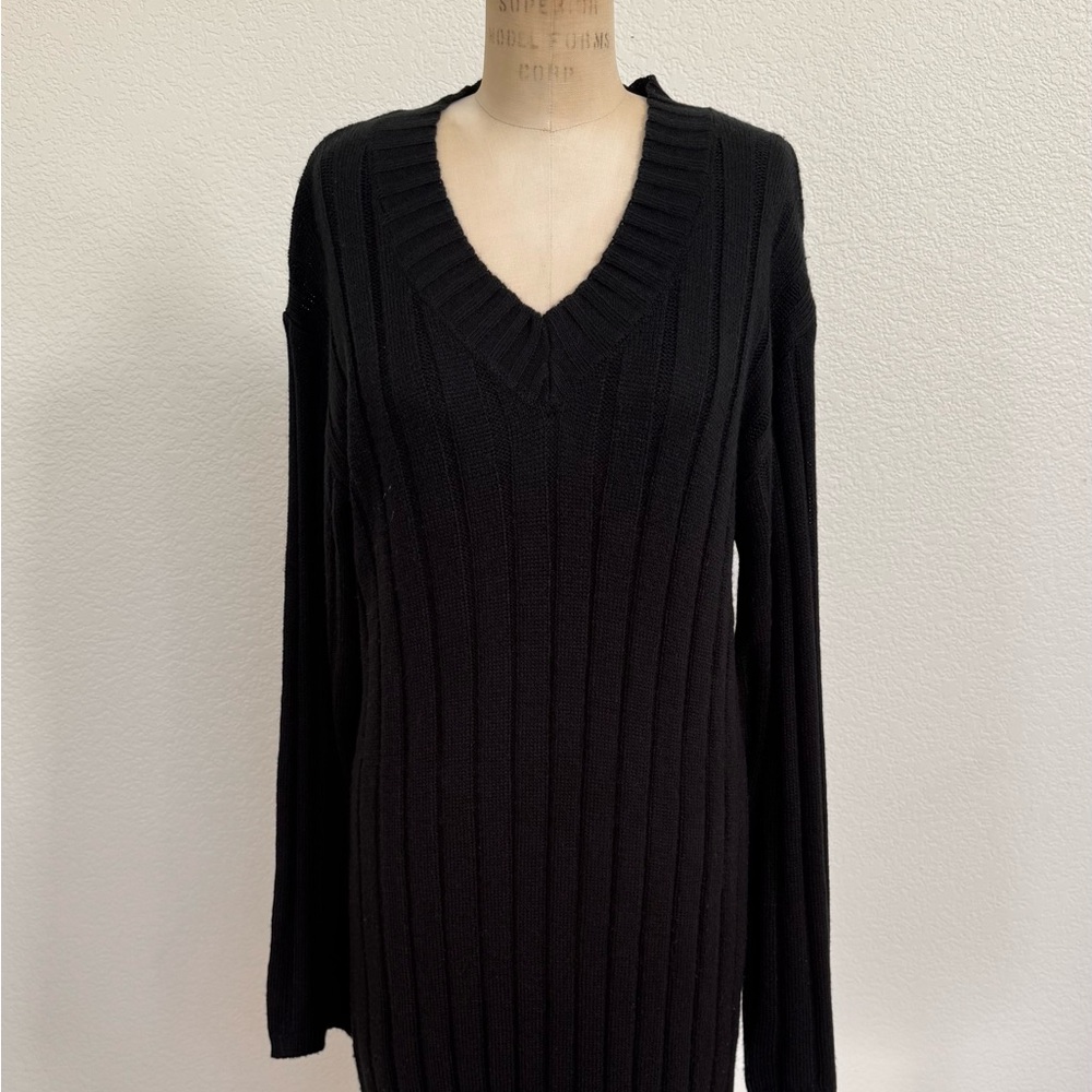 Chic Black Ribbed V-neck Long Sleeve Dress
